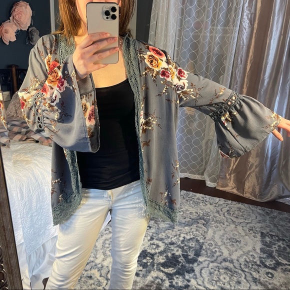 Tops - Gray floral bell sleeve cardigan